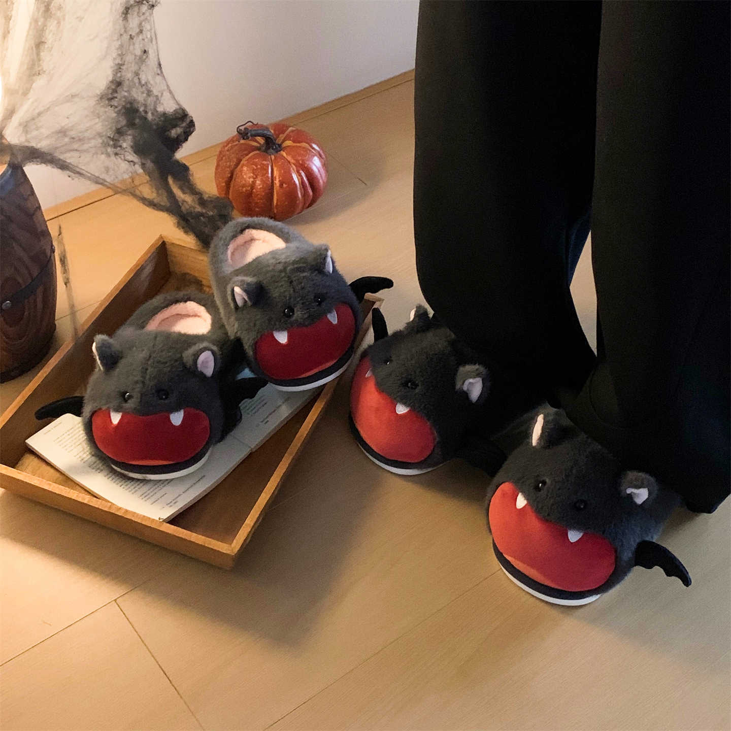 Halloween Bat Plush Slippers W - đánh giá và giá Sewing House