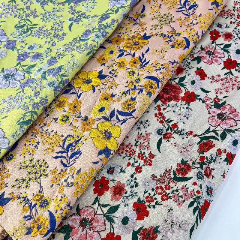 Red Small Floral Jacquard Fabr - đánh giá và giá Vintage Sewing Textile